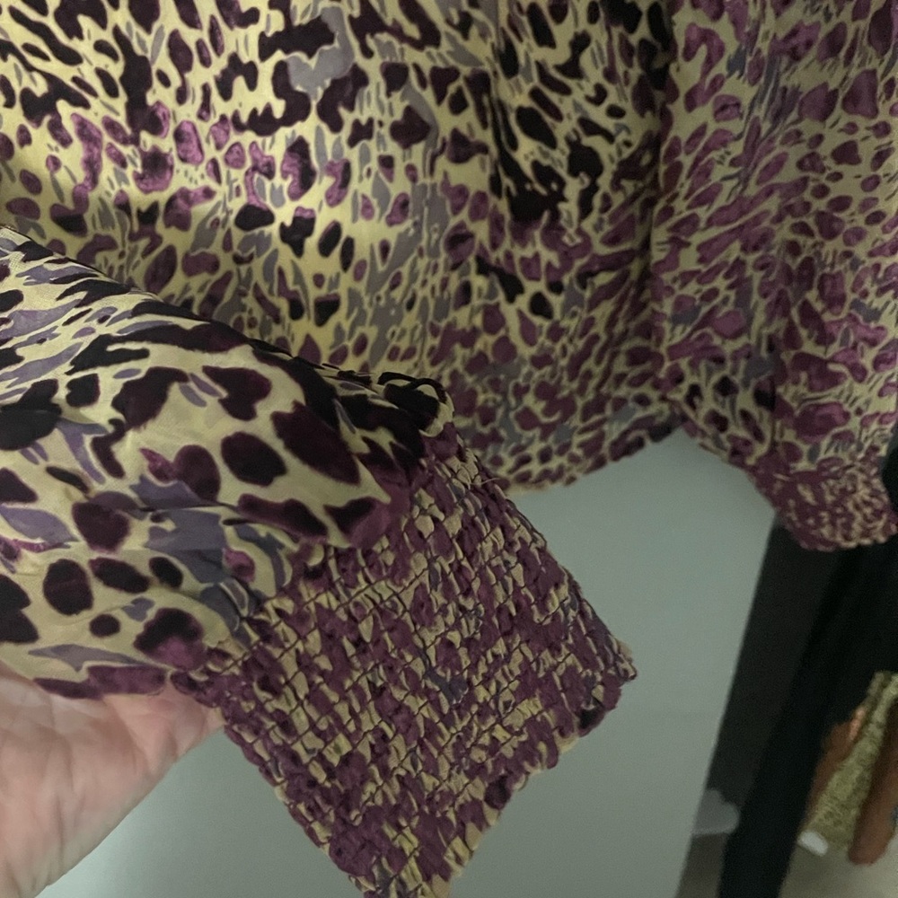 💕317 Easel Purple and Cream Leopard Print Blouse - Picture 4 of 6